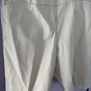 Talbots Women's Khaki Shorts. 8P.  Like new .slash pockets front and back. 18”